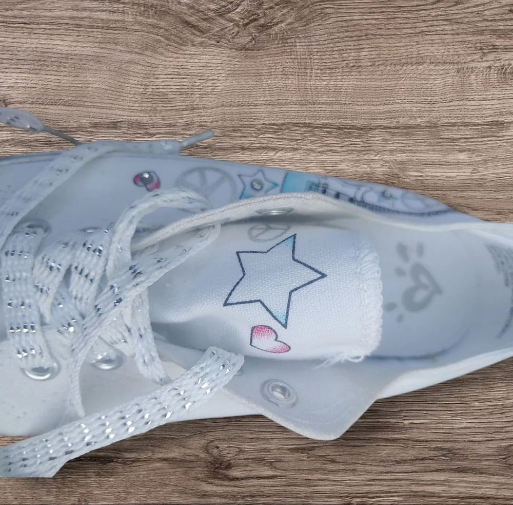 Justice Size 2 White and Pink Kids Shoes with Guitar Design